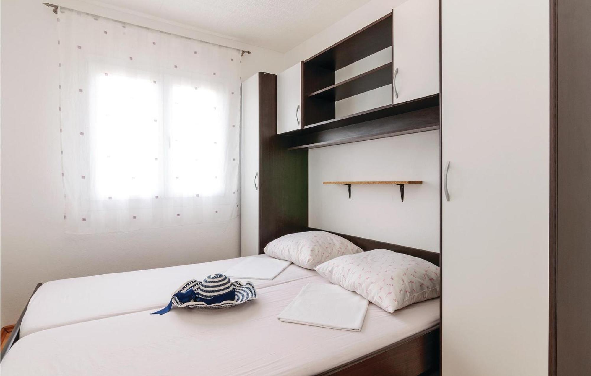 Beautiful Apartment In Vir With Wifi Zewnętrze zdjęcie